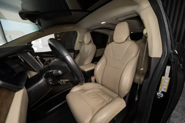 Tesla Model X 90D 42
