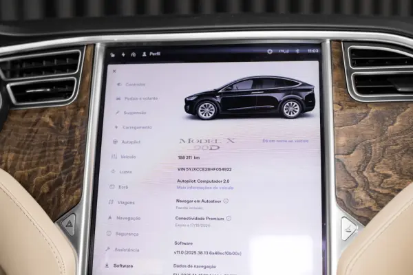 Tesla Model X 90D 29