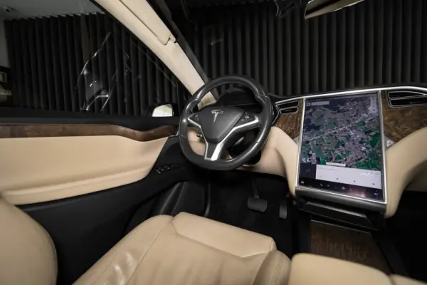 Tesla Model X 90D 12