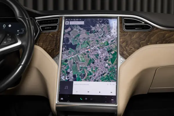 Tesla Model X 90D 15