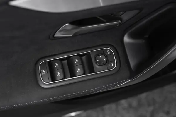 Mercedes-Benz CLA 250 e Shooting Brake AMG Line 35