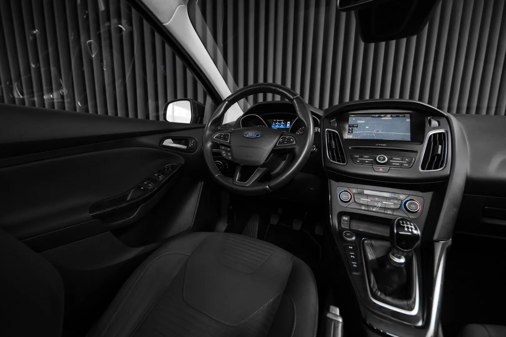 Ford Focus 1.0 EcoBoost S&S TITANIUM 11