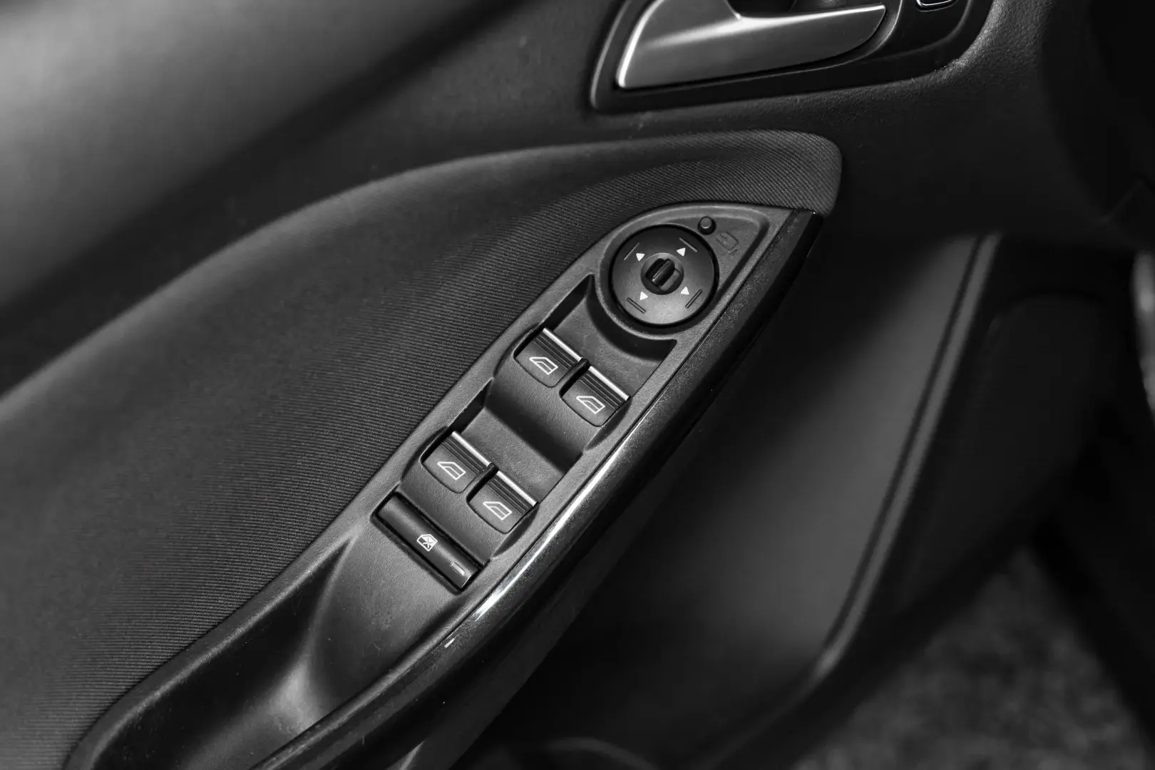 Ford Focus 1.0 EcoBoost S&S TITANIUM 22