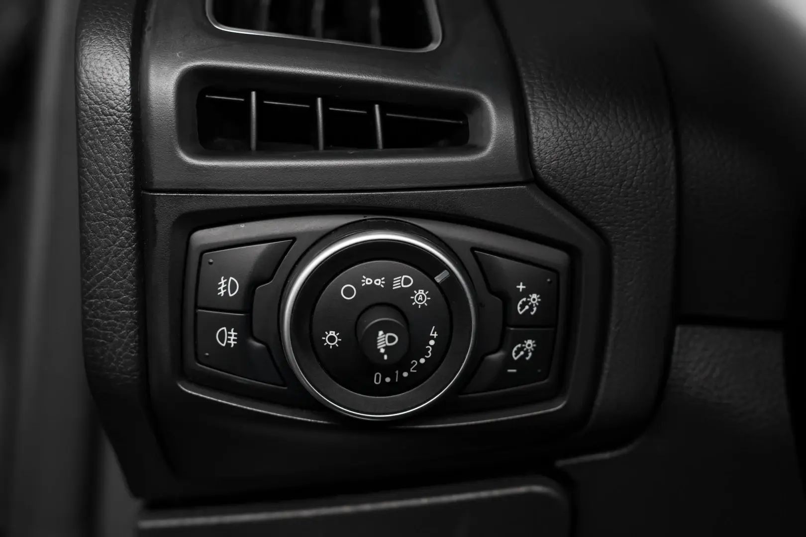 Ford Focus 1.0 EcoBoost S&S TITANIUM 23