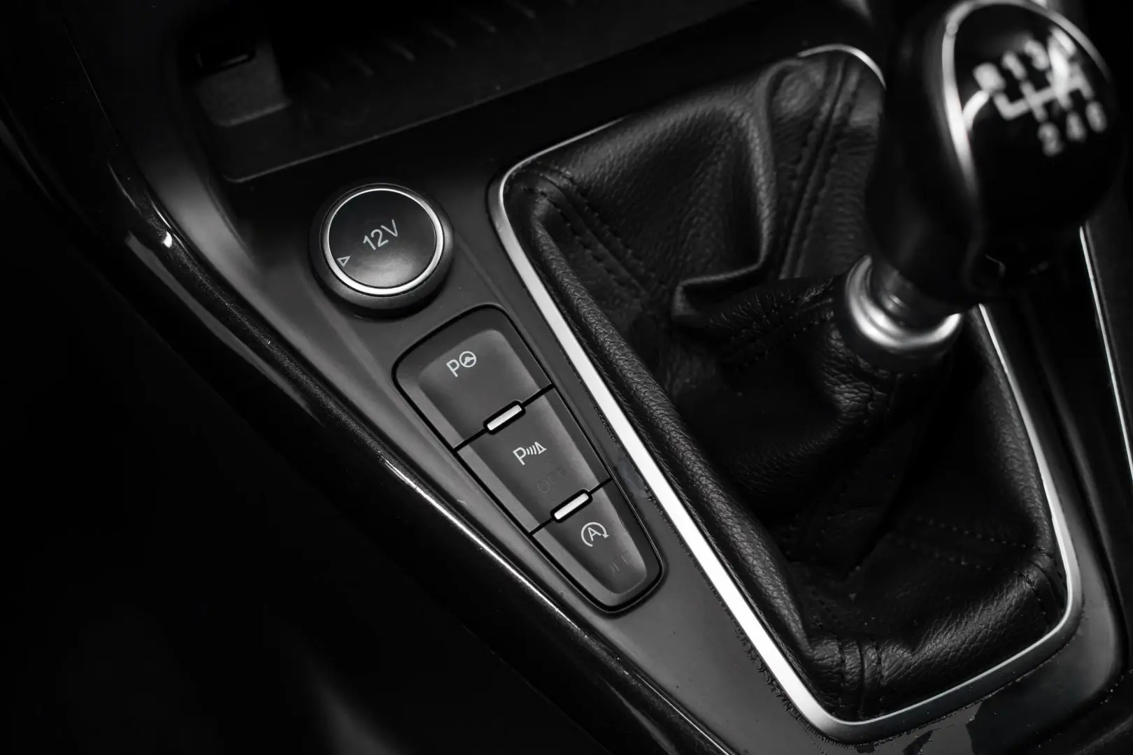 Ford Focus 1.0 EcoBoost S&S TITANIUM 29