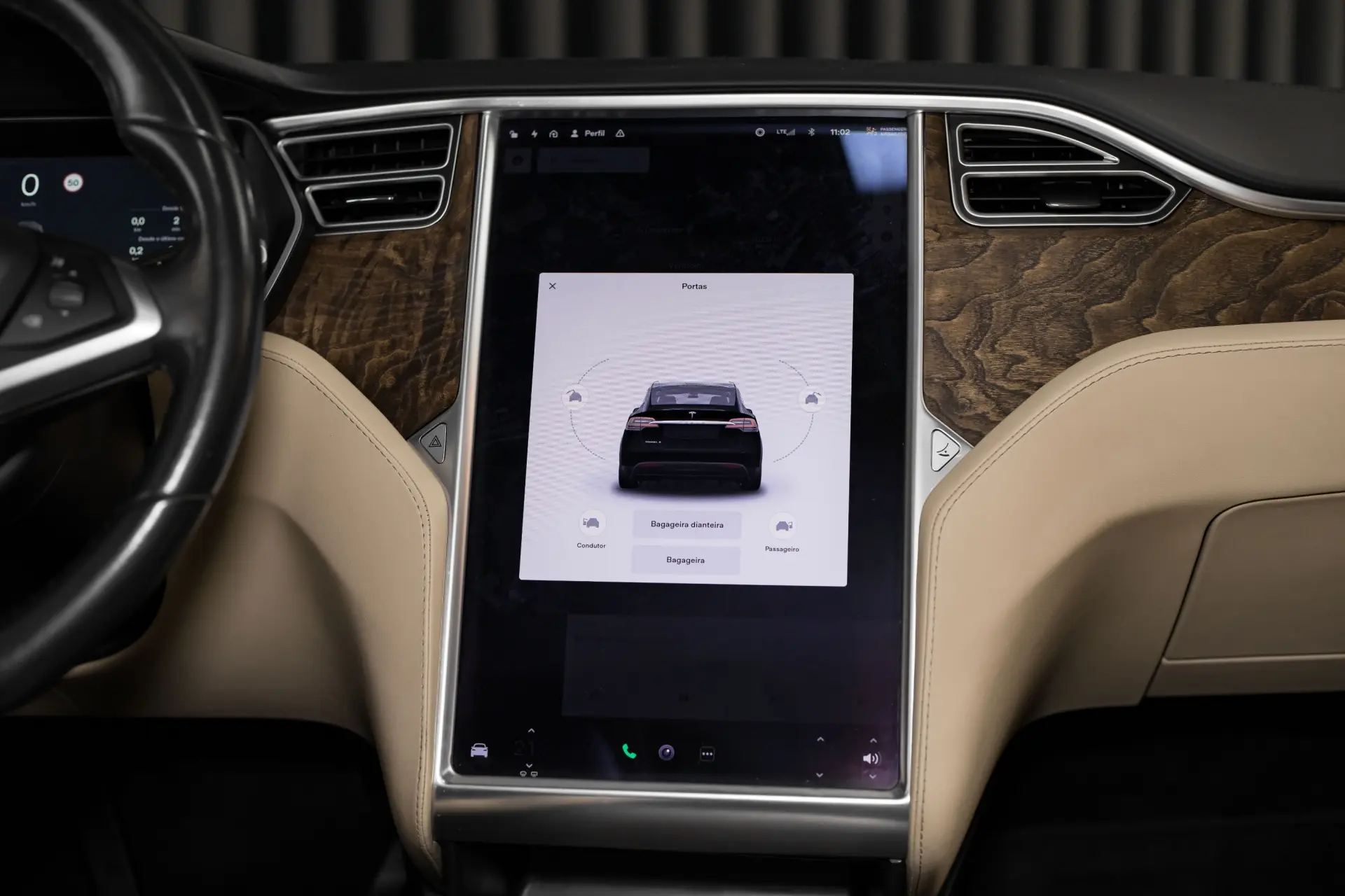 Tesla Model X 90D 17