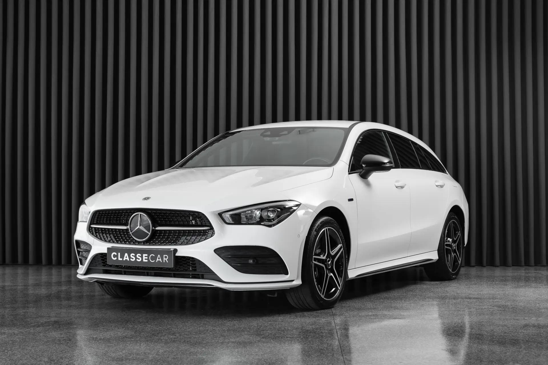 Mercedes-Benz CLA 250 e Shooting Brake AMG Line 1