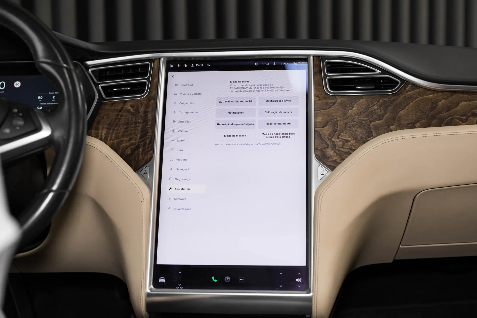 Tesla Model X 90D 28