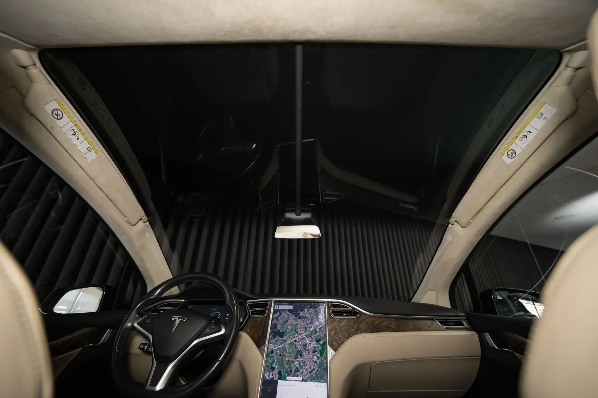 Tesla Model X 90D 11