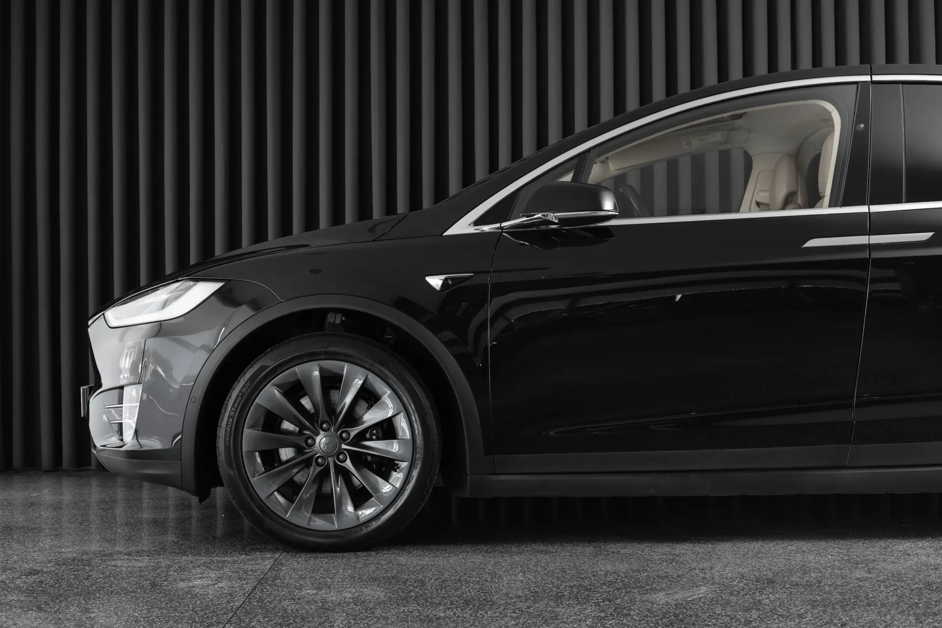 Tesla Model X 90D 4
