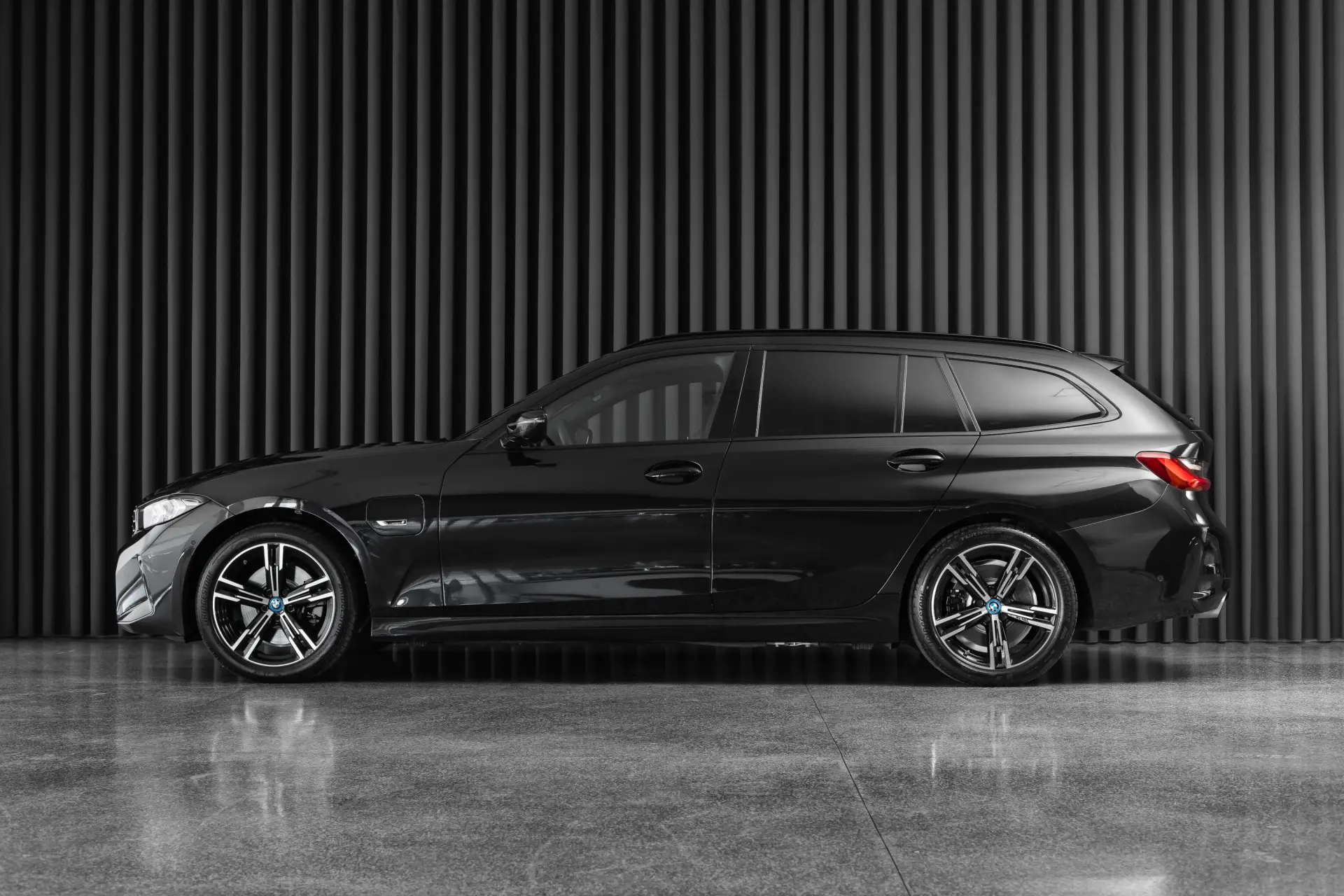 BMW 320 e Pack M Auto 2