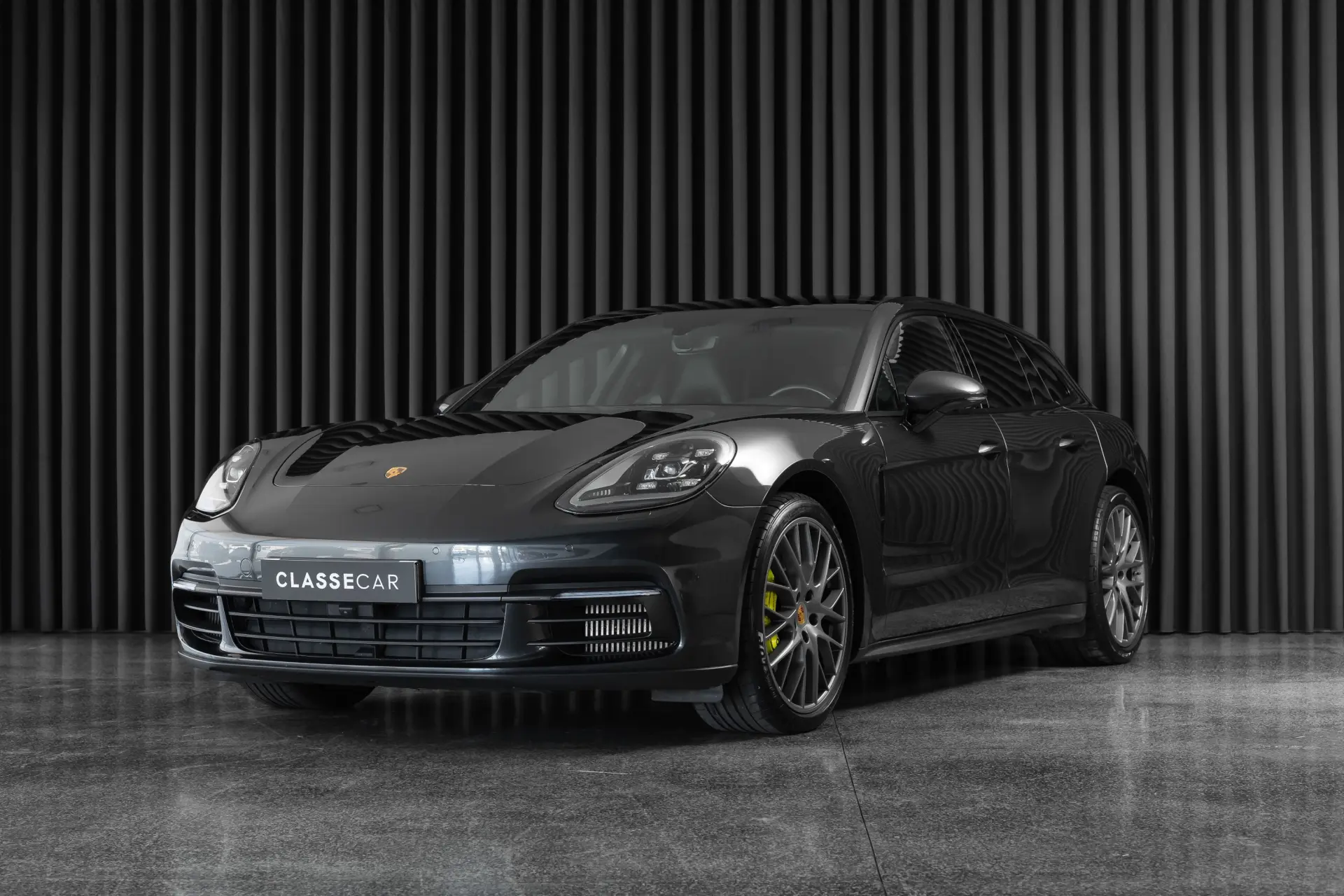 Porsche Panamera Sport Turismo 4 E-Hybrid 1