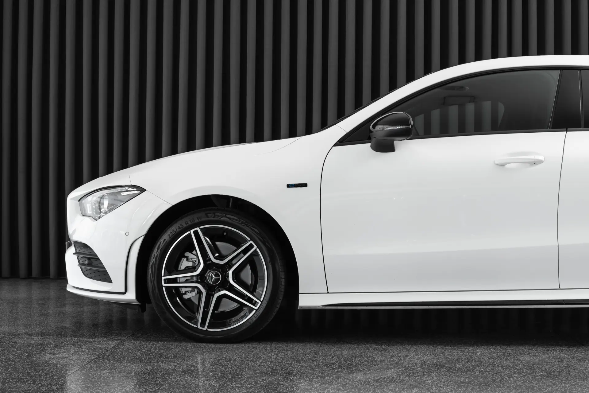 Mercedes-Benz CLA 250 e Shooting Brake AMG Line 4