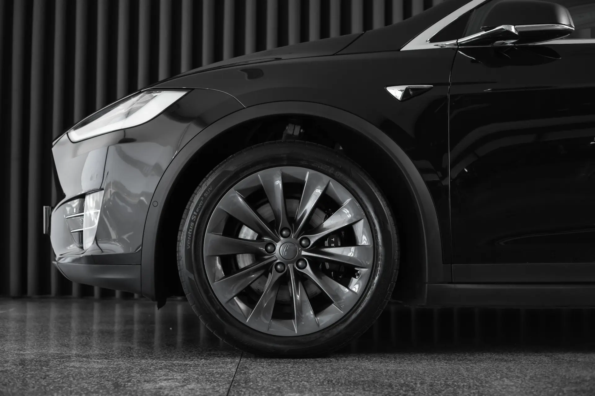 Tesla Model X 90D 6