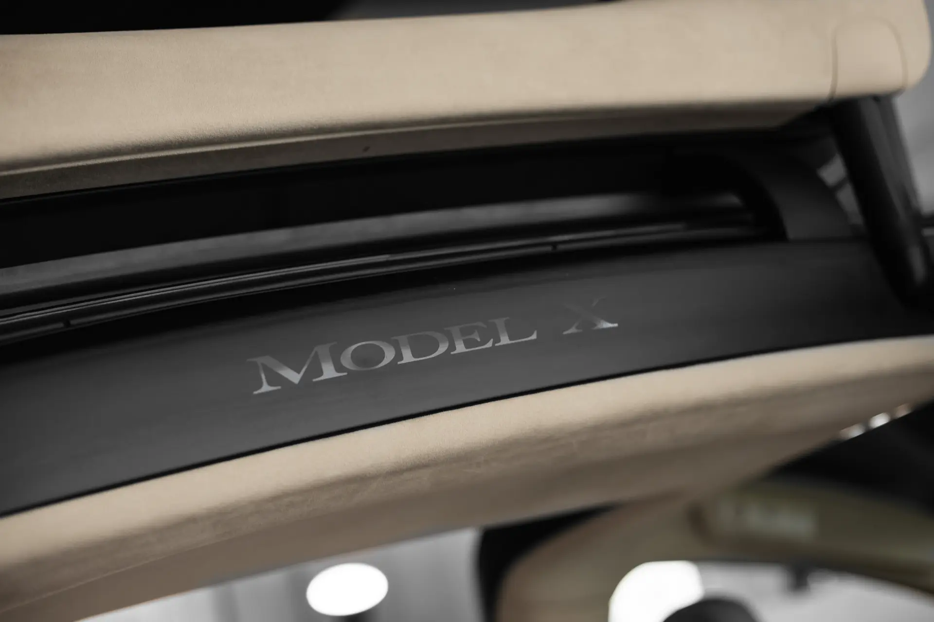 Tesla Model X 90D 47