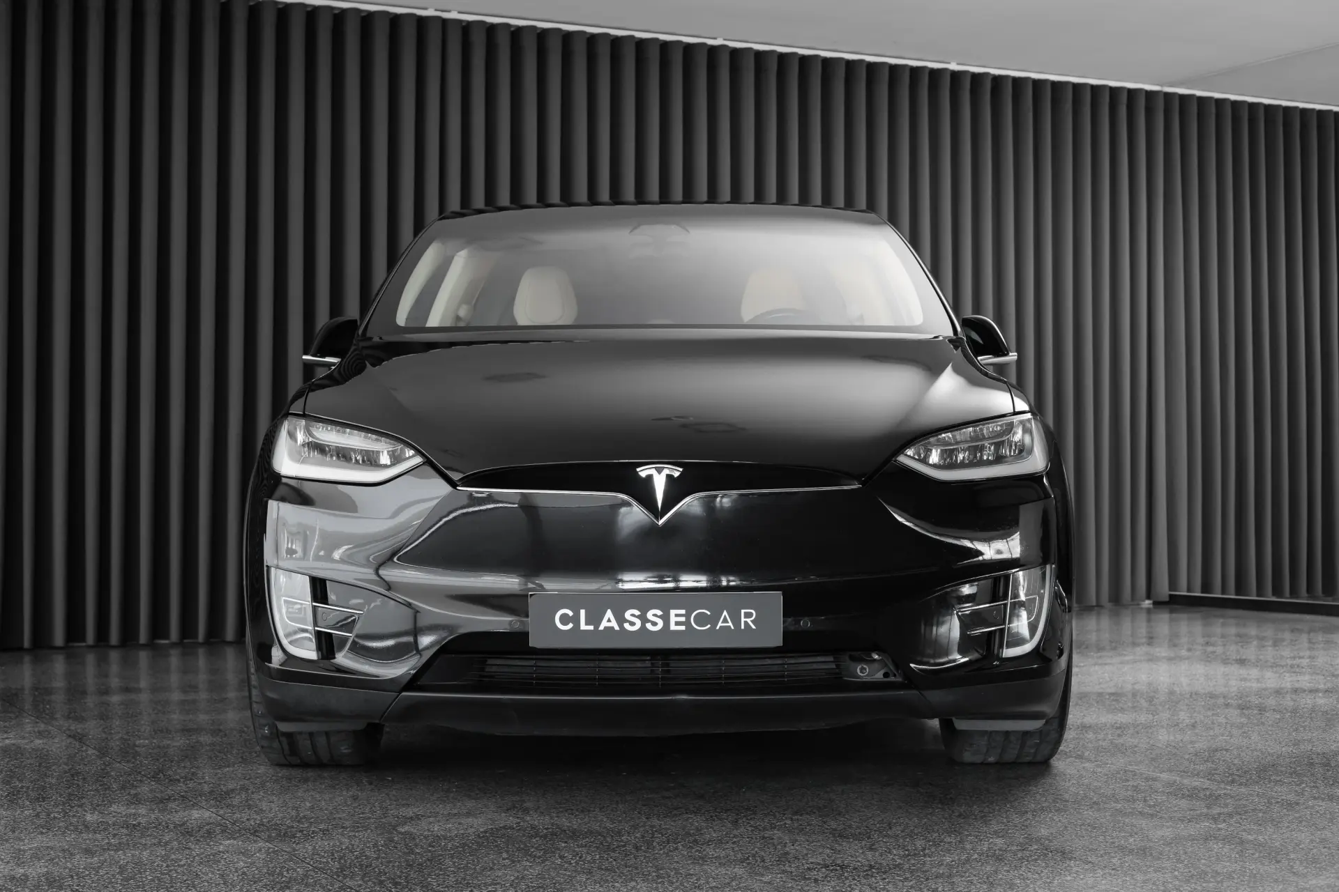 Tesla Model X 90D 8