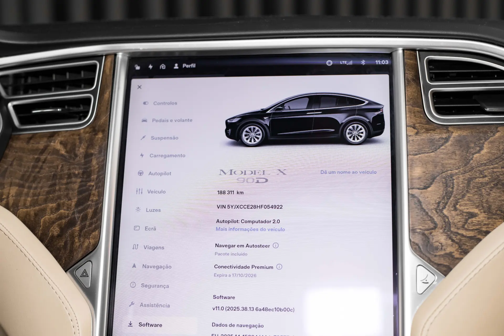Tesla Model X 90D 29