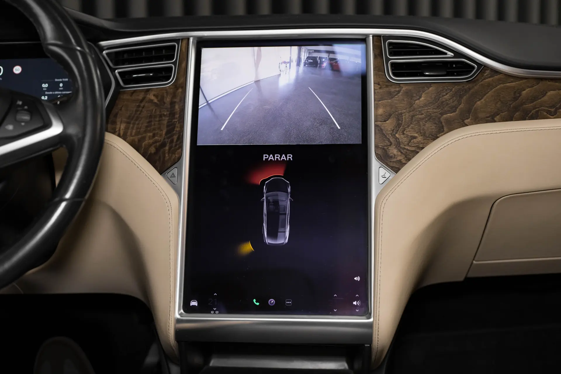 Tesla Model X 90D 16