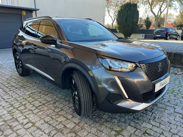 Peugeot 2008 PureTech 130 EAT8 Allure 4