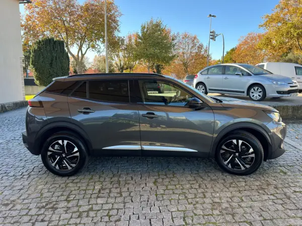 Peugeot 2008 PureTech 130 EAT8 Allure 5