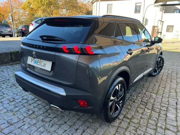 Peugeot 2008 PureTech 130 EAT8 Allure 6