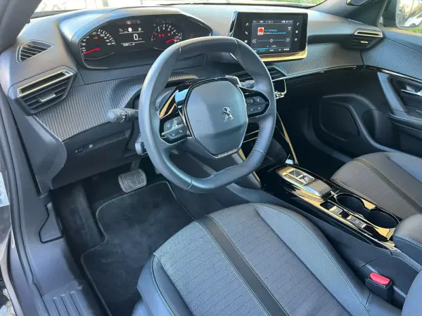 Peugeot 2008 PureTech 130 EAT8 Allure 21