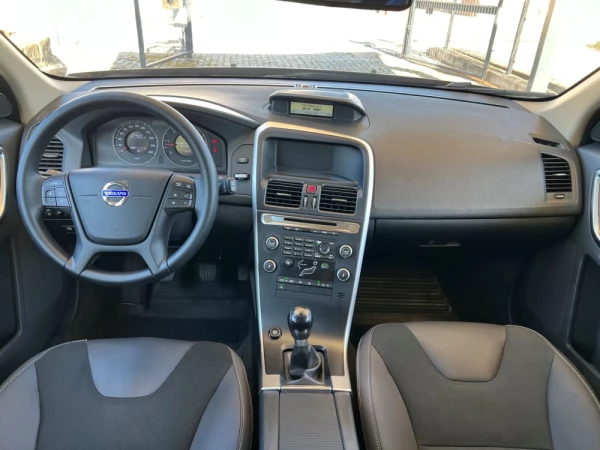 Volvo XC 60 2.4 D Drive Momentum 19