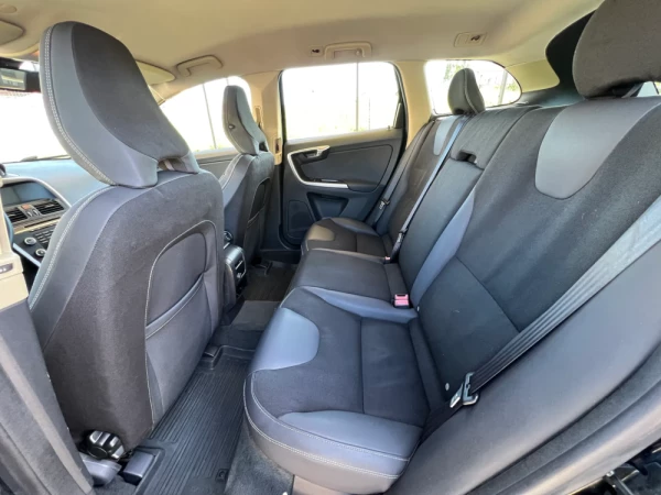 Volvo XC 60 2.4 D Drive Momentum 36
