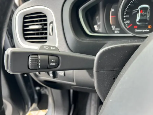 Volvo V40 Cross Country 1.5 T3 Plus Geartronic 32