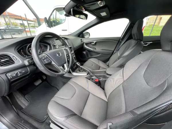 Volvo V40 Cross Country 1.5 T3 Plus Geartronic 25