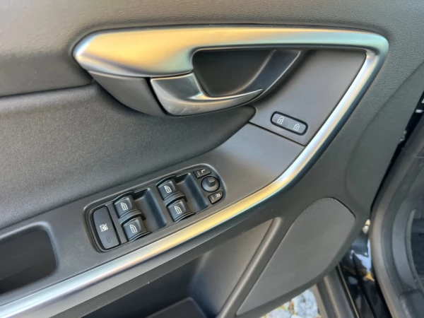 Volvo XC 60 2.4 D Drive Momentum 15