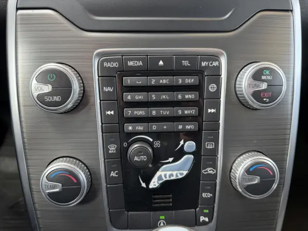 Volvo XC 70 2.0 D4 DYNAMIQUE SUMMUM GEARTRONIC 30