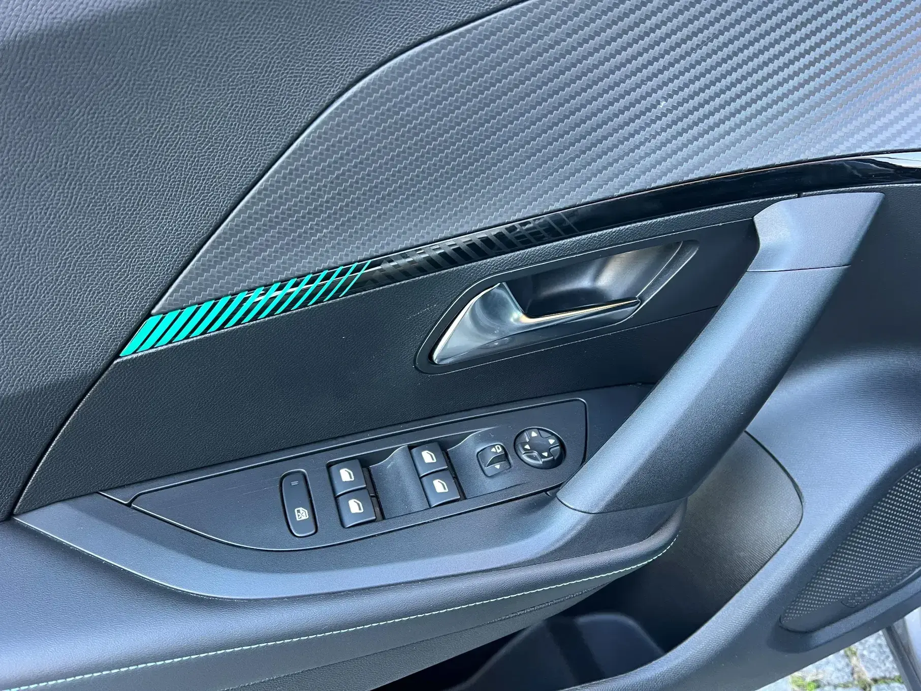 Peugeot 2008 PureTech 130 EAT8 Allure 18