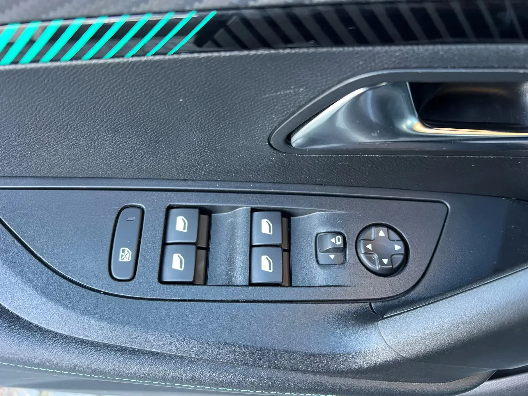 Peugeot 2008 PureTech 130 EAT8 Allure 19