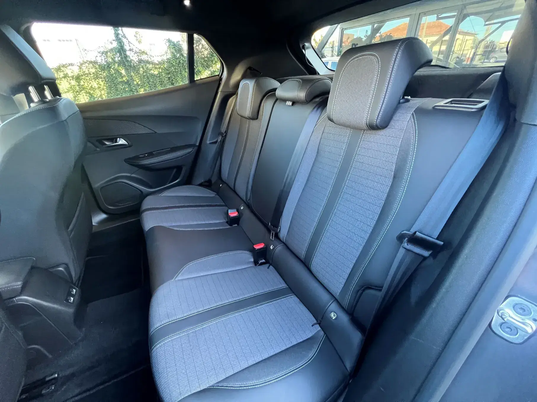 Peugeot 2008 PureTech 130 EAT8 Allure 43