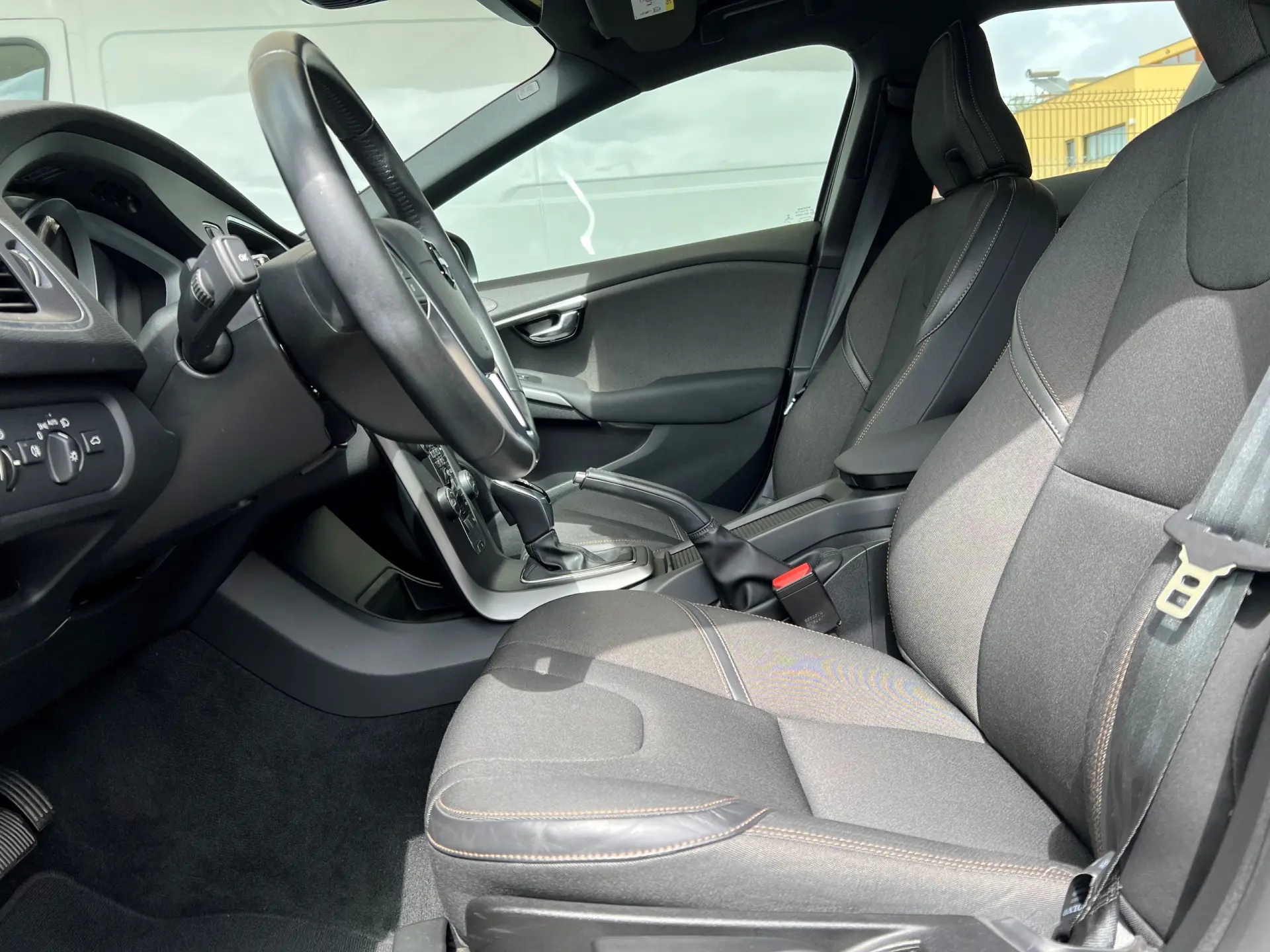 Volvo V40 Cross Country 1.5 T3 Plus Geartronic 23