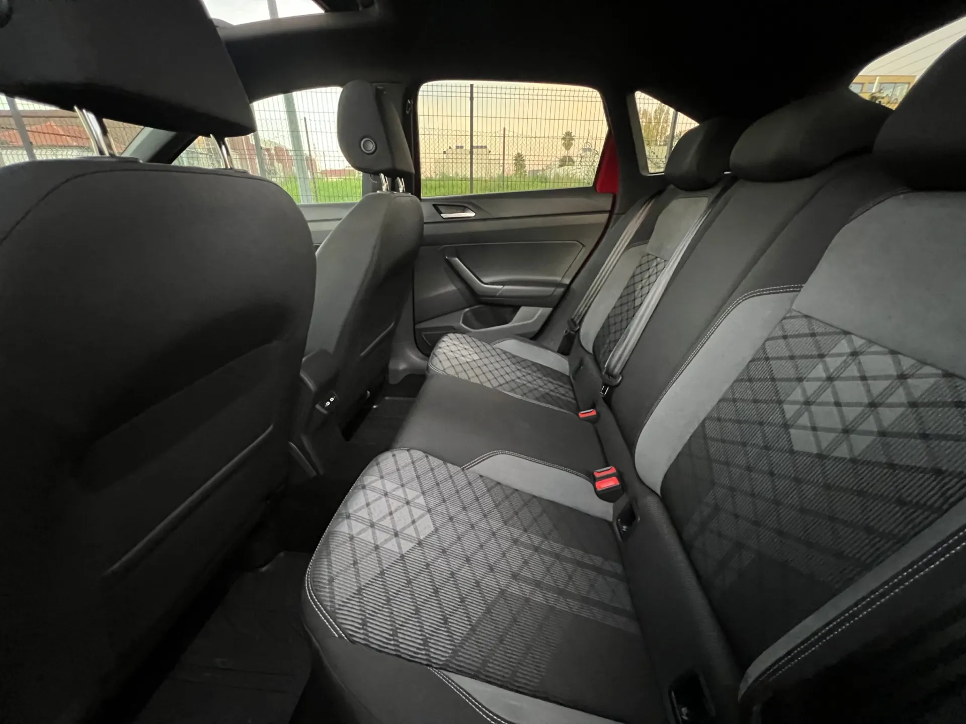 Volkswagen Taigo 1.0 TSI R LINE DSG 110 cv 48