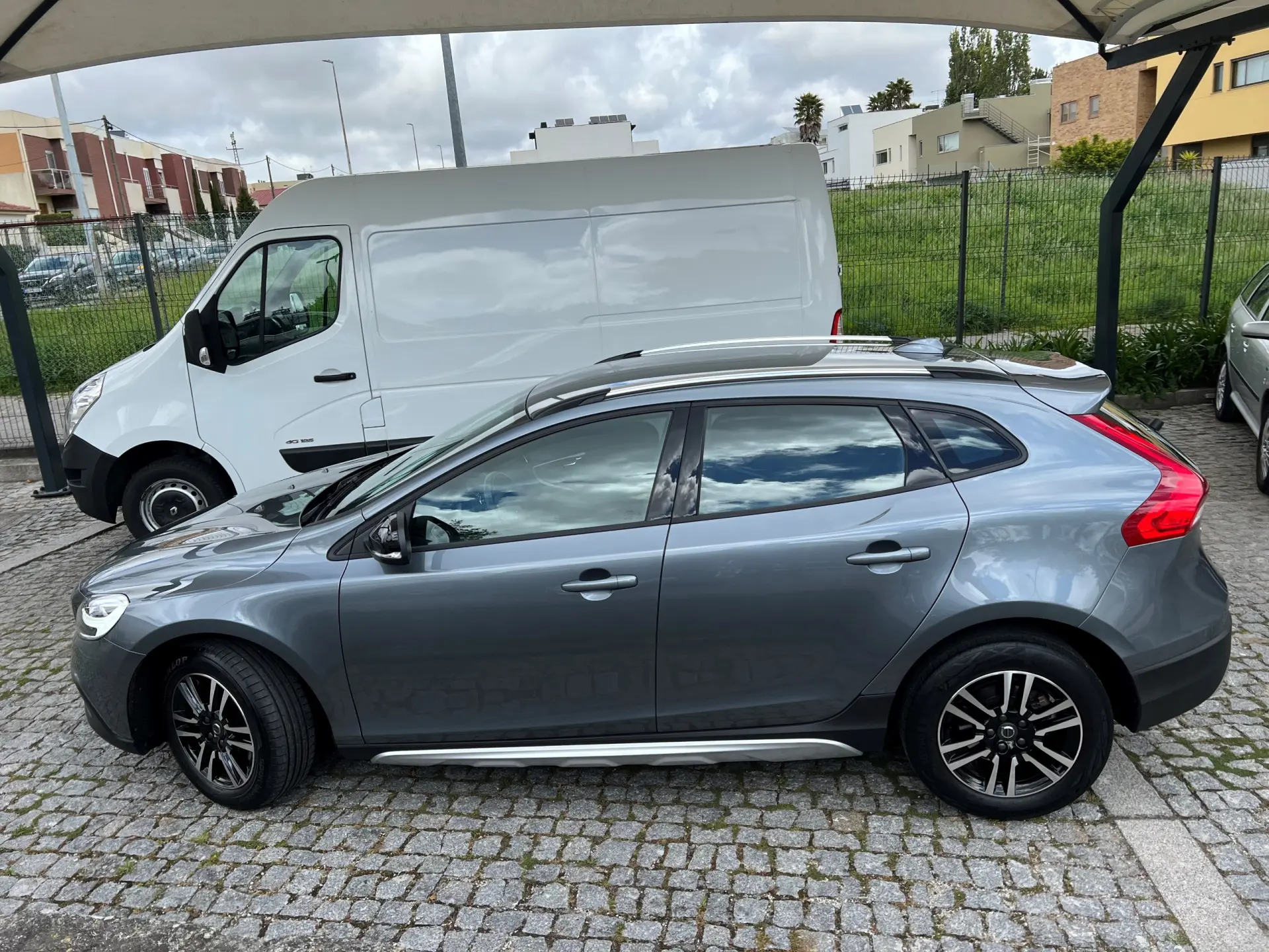 Volvo V40 Cross Country 1.5 T3 Plus Geartronic 9