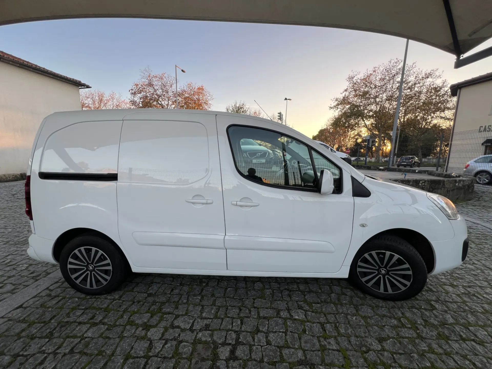 Peugeot Partner Partner 16 HDI 3 Lug 4