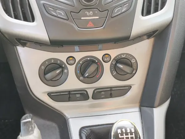 Ford Focus SW 1.6 TDCi Titanium 12
