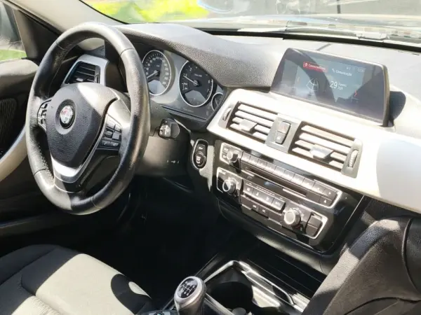 BMW 318 i Sport Line 15