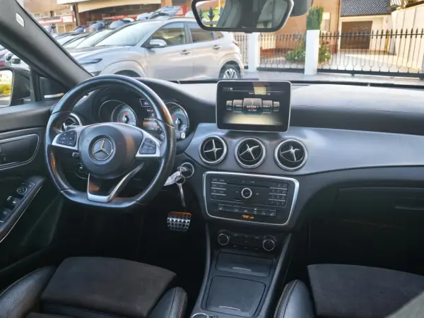 Mercedes-Benz CLA 220 (CDI) d 4Matic 7G-DCT Orange Art Edition 9