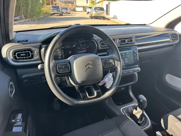 Citroen C3 1.2 PureTech Shine 16