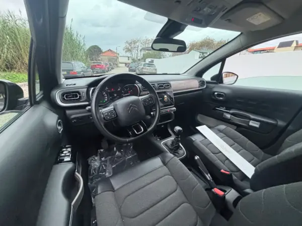 Citroen C3 1.2 PureTech Shine 9