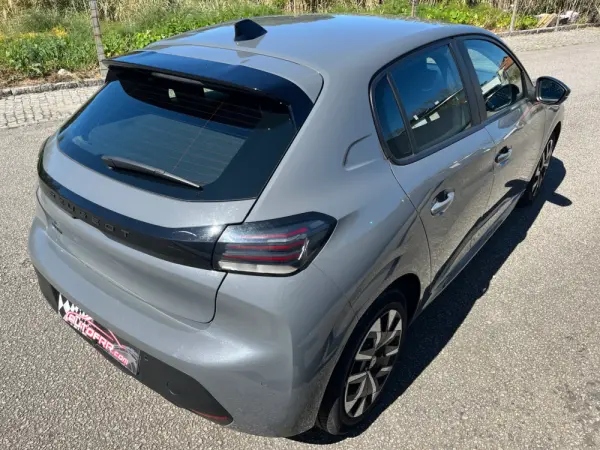 Peugeot 208 1.2 PureTech Like 8