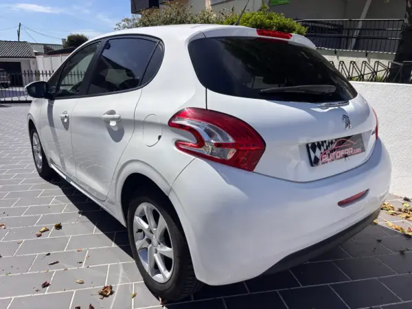Peugeot 208 1.4 HDi Allure 5
