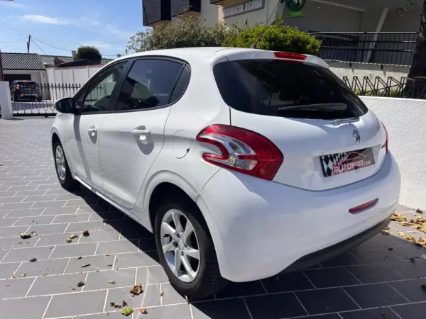 Peugeot 208 1.4 HDi Allure 6