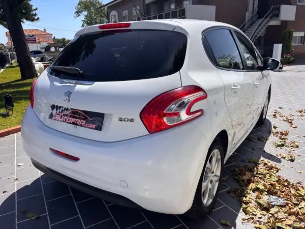 Peugeot 208 1.4 HDi Allure 9