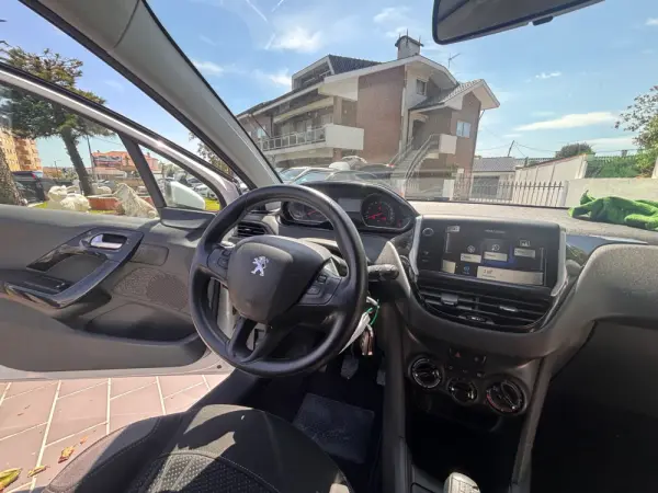 Peugeot 208 1.4 HDi Allure 16