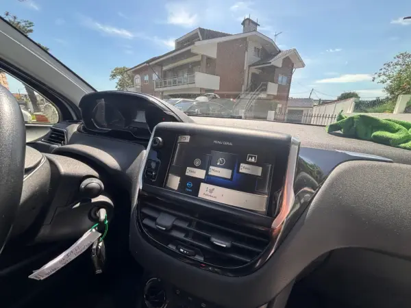 Peugeot 208 1.4 HDi Allure 15